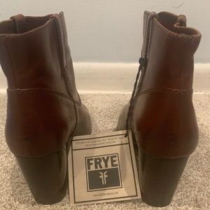BRAND NEW $328 FRYE MYRA REDWOOD BOOTIE 3474670